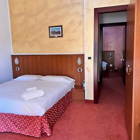 Fell Hotel Susa Esterno foto
